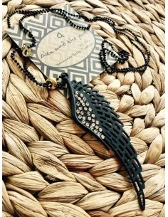 Χειροποίητο γυναικείο κολιέ με ανάγλυφο στοιχείο φτερού Wings