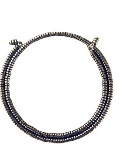 Χειροποίητο κολιέ choker από πέτρες αιματίτη σε χρυσό χρώμα και σχήμα ροδέλα Amphitriti