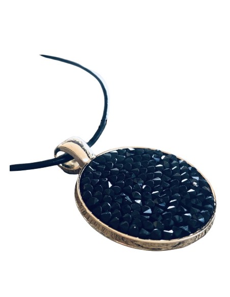 Κολιέ με επίχρυσο στοιχείο από ατσάλι σε δερμάτινο κορδόνι με αυξομείωση και επίχρυσα στοιχεία Chimera