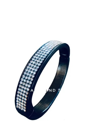 Βραχιόλι χειροπέδα από ατσάλι σε μαύρο χρώμα με καρφωτά ζιργκόν σε λευκό Milva