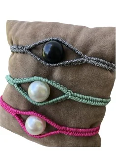 Χειροποίητο γυναικείο βραχιόλι μάτι μακραμέ σε γκρι, φούξια ή φυστικί με μεγάλη κεντρική πέρλα Adine
