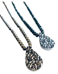 Χειροποίητο γυναικείο κολιέ με κεντρικό στοιχείο από...