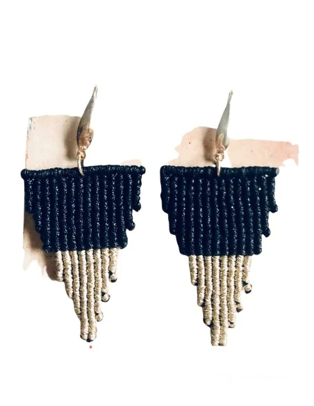 Χειροποίητα γυναικεία σκουλαρίκια μακραμέ Fiora Χειροποίητα γυναικεία σκουλαρίκια μακραμέ Fiora