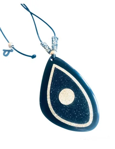 Χειροποίητο κόσμημα κολιέ με στοιχείο μάτι σε τριγωνικό ακανόνιστο σχήμα σε μαύρο και χρυσό γκλίτερ σε κορδόνι Noir