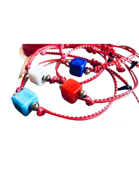 Χειροποίητο βραχιόλι μαρτάκι με κύβο από σμάλτο σε 4 αποχρώσεις σε δίχρωμο κορδόνι Cube Χειροποίητο βραχιόλι μαρτάκι με κύβο από σμάλτο σε 4 αποχρώσεις σε δίχρωμο κορδόνι Cube