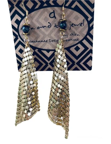 Χειροποίητα γυναικεία σκουλαρίκια από πλέγμα σε χρυσό χρώμα, δεμένο με ημιπολύτιμες πέτρες αιματίτη σε ανθρακί και χρυσό χρώμα