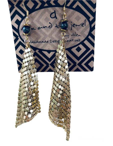 Χειροποίητα γυναικεία σκουλαρίκια από πλέγμα σε χρυσό χρώμα, δεμένο με ημιπολύτιμες πέτρες αιματίτη σε ανθρακί και χρυσό χρώμα