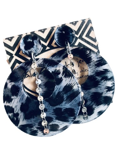 Γυναικεία χειροποίητα σκουλαρίκια από πλεξιγκλάς σε γκρι μαύρη απόχρωση ταρταρούγας ατσάλινη αλυσίδα και κούμπωμα καρφί Aster