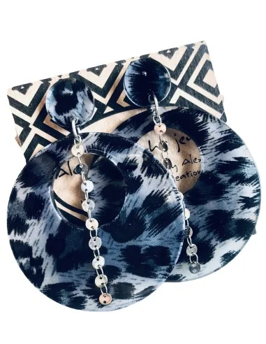 Γυναικεία χειροποίητα σκουλαρίκια από πλεξιγκλάς σε γκρι μαύρη απόχρωση ταρταρούγας ατσάλινη αλυσίδα και κούμπωμα καρφί Aster