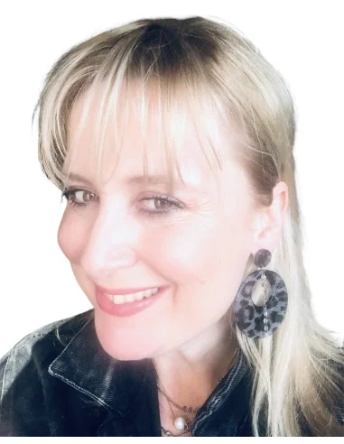 Γυναικεία χειροποίητα σκουλαρίκια από πλεξιγκλάς σε γκρι μαύρη απόχρωση ταρταρούγας ατσάλινη αλυσίδα και κούμπωμα καρφί Aster