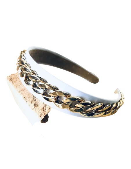 Γυναικεία σατέν στέκα με χρυσή αλυσίδα