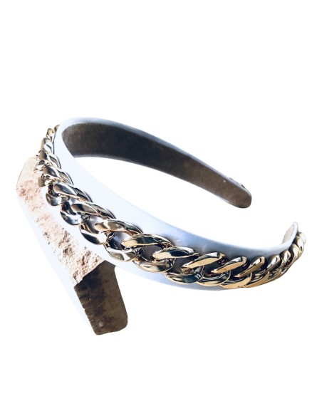 Γυναικεία σατέν στέκα με χρυσή αλυσίδα