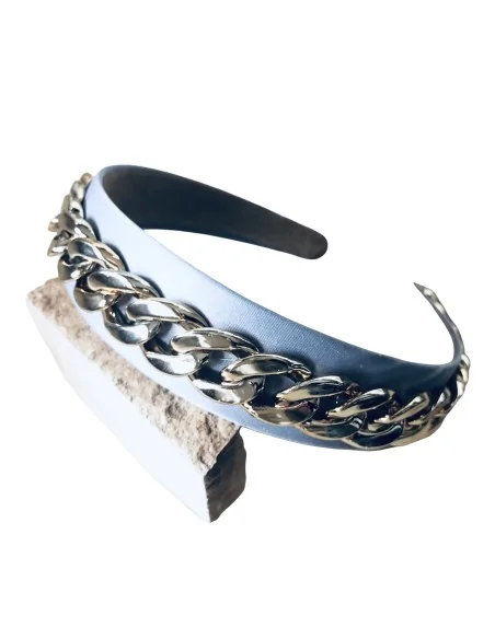 Γυναικεία σατέν στέκα με χρυσή αλυσίδα