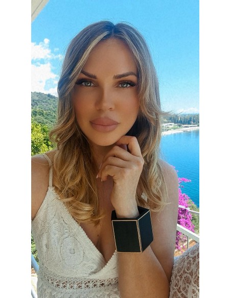 Χειροποίητο γυναικείο βραχιόλι από ξύλο σε μαύρο ή πορτοκαλί με χρυσές λεπτομέρειες ζωγραφισμένες στο χέρι Pentagon