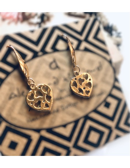 Χειροποίητα γυναικεία σκουλαρίκια με διάτρητο στοιχείο καρδιά σε ιδιαίτερο γάντζο από ατσάλι επιχρυσωμένο My little heart