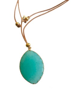 Χειροποίητο γυναικείο κολιέ με βεραμάν πέτρα Νεφρίτη Sxoinousa