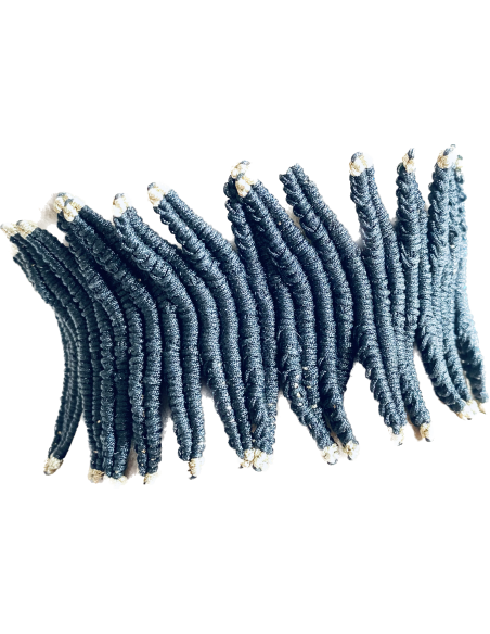 Χειροποίητο φαρδύ statement βραχιόλι σε μαύρη απόχρωση με ιδιαίτερη πλέξη και χρυσοκλωστή στις άκρες