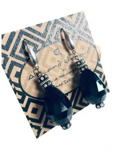 Χειροποίητα ροκ σκουλαρίκια με μεγάλο κρύσταλλο Τσεχίας σε μαύρο χρώμα Korin