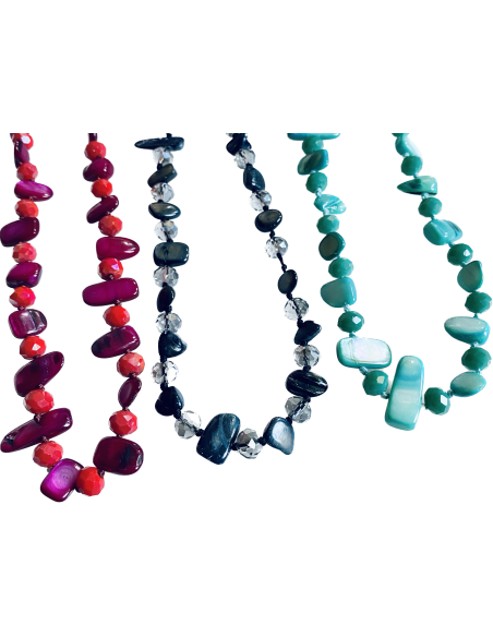 Χειροποίητο κολιέ με πέτρες Αχάτη και κρύσταλλα Τσεχίας σε 4 αποχρώσεις, κόκκινο, βεραμάν, μαύρο και λευκό Clara