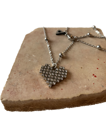 Χειροποίητο κρεμαστό κολιέ με στρας σε αλυσίδα από ατσάλι  Kardia