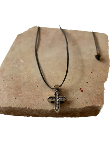 Χειροποίητος ασημένιος Σταυρός 925 με ζιργκόν σε δερμάτινιο κορδόνι Saint
