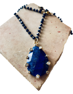 Χειροποίητο γυναικείο κολιέ με ημιπολύτιμη πέτρα Αχάτη σε ροζάριο από ατσάλι Okeanos