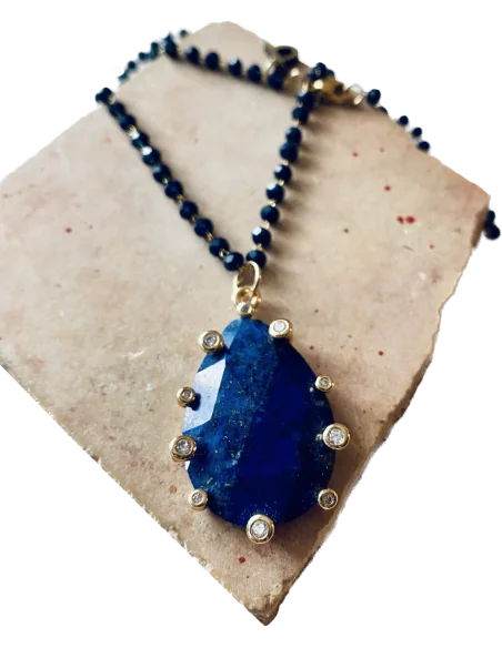 Χειροποίητο γυναικείο κολιέ με ημιπολύτιμη πέτρα Αχάτη σε ροζάριο από ατσάλι Okeanos