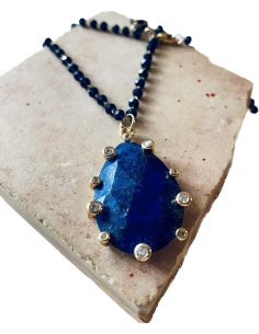 Χειροποίητο γυναικείο κολιέ με ημιπολύτιμη πέτρα Αχάτη σε ροζάριο από ατσάλι Okeanos 2