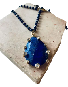 Χειροποίητο γυναικείο κολιέ με ημιπολύτιμη πέτρα Αχάτη σε ροζάριο από ατσάλι Okeanos 2