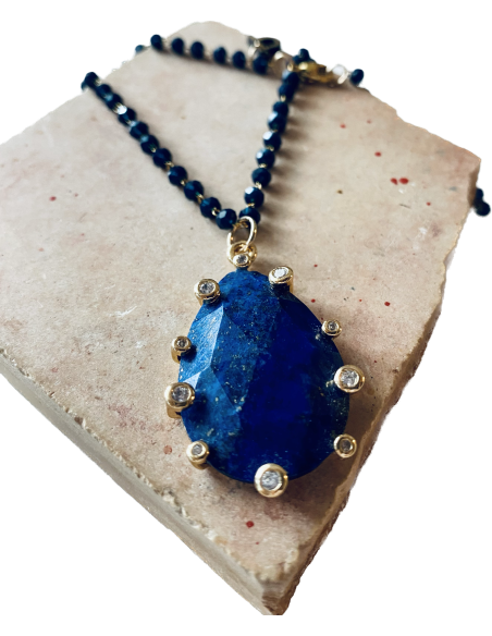 Χειροποίητο γυναικείο κολιέ με ημιπολύτιμη πέτρα Αχάτη σε ροζάριο από ατσάλι Okeanos