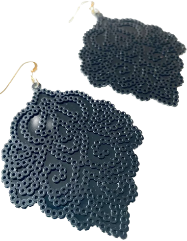 Χειροποίητα μαύρα διάτρητα σκουλαρίκια Kentima