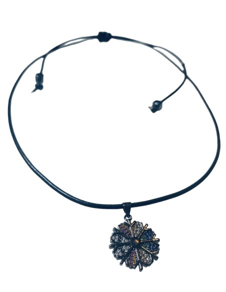 Χειροποίητο χρωματιστό κρεμαστό σε δερμάτινο κορδόνι Χιονονιφάδα