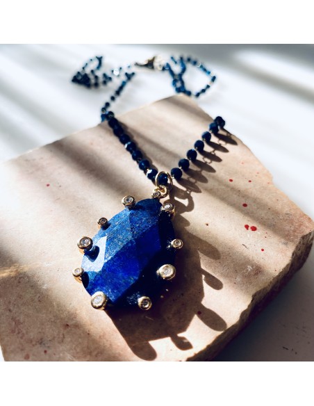 Χειροποίητο γυναικείο κολιέ με ημιπολύτιμη πέτρα Αχάτη σε ροζάριο από ατσάλι Okeanos