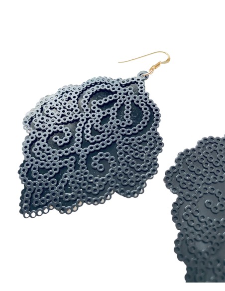 Χειροποίητα μαύρα διάτρητα σκουλαρίκια Kentima