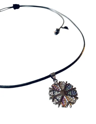 Χειροποίητο χρωματιστό κρεμαστό σε δερμάτινο κορδόνι Χιονονιφάδα