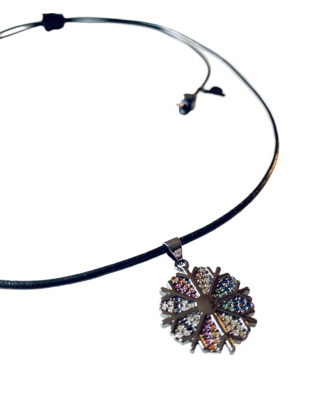 Χειροποίητο χρωματιστό κρεμαστό σε δερμάτινο κορδόνι Χιονονιφάδα