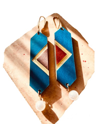 Χειροποίητα ξύλινα γεωμετρικά σκουλαρίκια με πέρλα Senegal