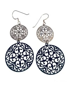 Χειροποίητα γυναικεία διάτρητα σκουλαρίκια σε χρυσό και μαύρο