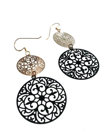 Χειροποίητα γυναικεία διάτρητα σκουλαρίκια σε χρυσό και μαύρο