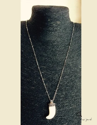 Χειροποίητο κόσμημα κολιέ με λευκό δόντι σε αλυσίδα διαμαντοκοπής Kori