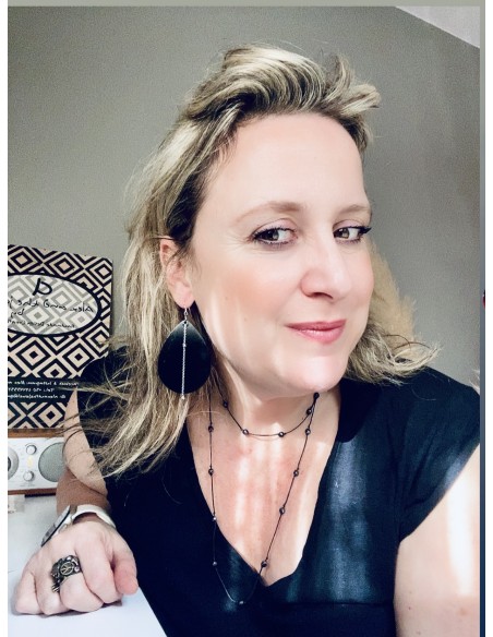 Χειροποίητα γυναικεία σκουλαρίκια σε μαύρο ή χρύσο με αλυσίδα Rotterdam