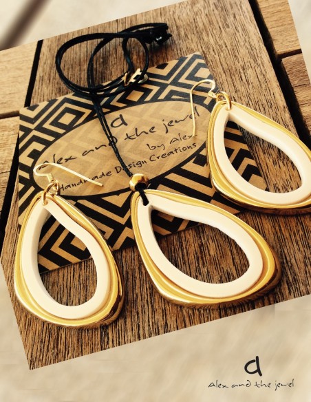 Χειροποίητο γυναικείο κόσμημα κολιέ με κρεμαστό στοιχείο σε λευκό ή μαύρο Mina Χειροποίητο γυναικείο κόσμημα κολιέ με κρεμαστό στοιχείο σε λευκό ή μαύρο Mina