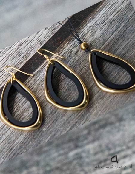 Χειροποίητο γυναικείο κόσμημα κολιέ με κρεμαστό στοιχείο σε λευκό ή μαύρο Mina Χειροποίητο γυναικείο κόσμημα κολιέ με κρεμαστό στοιχείο σε λευκό ή μαύρο Mina