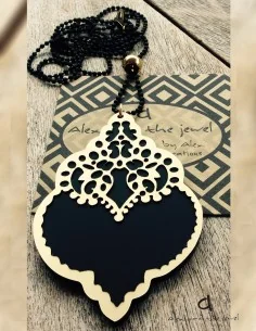 Χειροποίητο γυναικείο κόσμημα κρεμαστό Arabesque από plexi glass 2