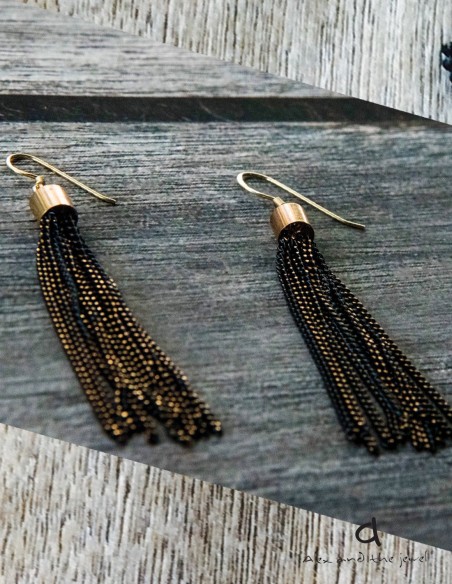 Κόσμημα σκουλαρίκια με ιδιαίτερη φούντα από αλυσίδα σε χρυσό και μαύρο και γάντζους από ασήμι 925 επιχρυσωμένο Metal Tassels