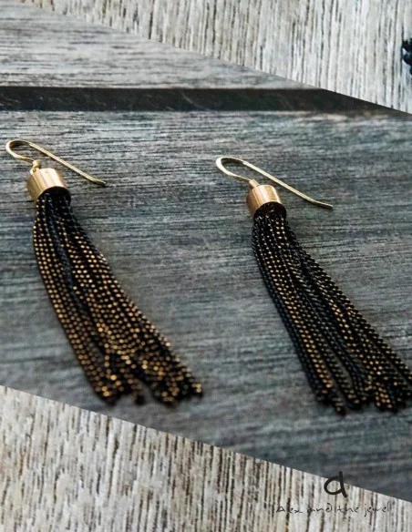 Κόσμημα σκουλαρίκια με ιδιαίτερη φούντα από αλυσίδα σε χρυσό και μαύρο και γάντζους από ασήμι 925 επιχρυσωμένο Metal Tassels