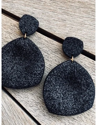 Κόσμημα σκουλαρίκια με γκλίτερ σε μαύρο ή γκρι με κούμπωμα από ατσάλινο καρφί Glam