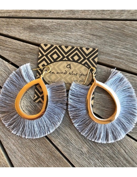 Κόσμημα σκουλαρίκια με κρόσια σε γκρι, απαλό ροζ, λευκό ή βαθύ κόκκινο και γάντζους από επιχρυσωμένο ασήμι Boho Chic