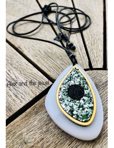 Χειροποίητο κολιέ μάτι σε λευκό, σμαραγδί και χρυσό σε κορδόνι με αυξομείωση Alkyoni