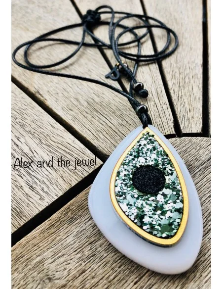 Χειροποίητο κολιέ μάτι σε λευκό, σμαραγδί και χρυσό σε κορδόνι με αυξομείωση Alkyoni